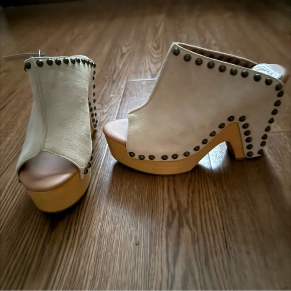 Dingo Women's Sand Studded Mules - Picture 2 of 5